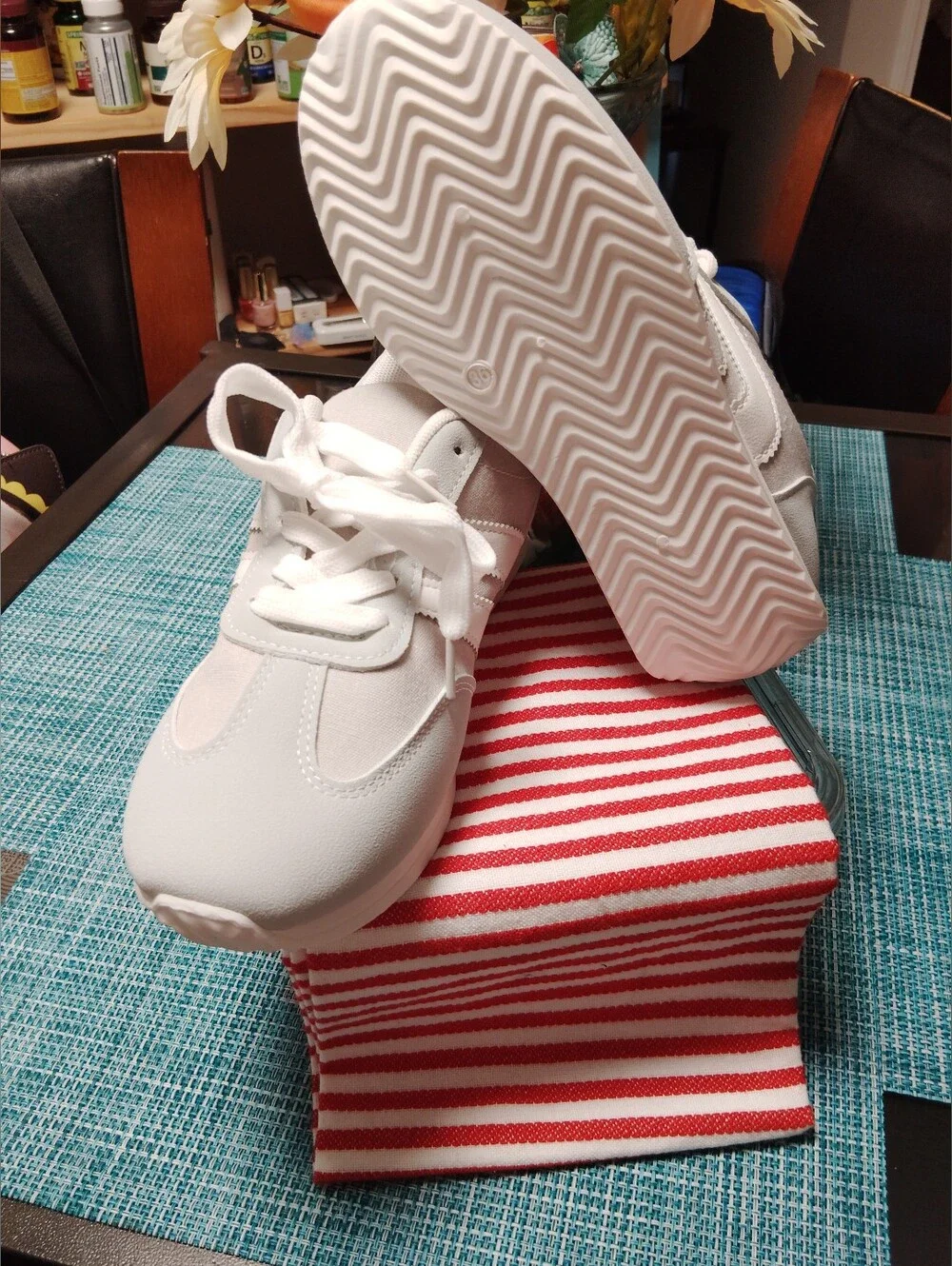RETRO CASUAL SNEAKERS IN GRAY AND White COLOR 🤍🩶
